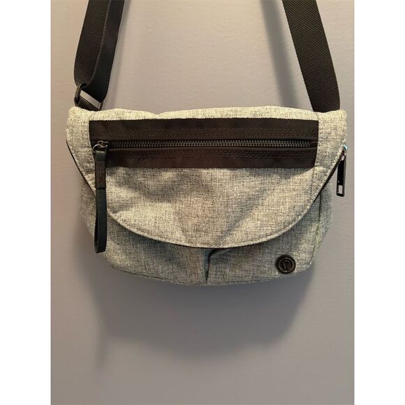 Lululemon Festival Bag 5L Crossbody Gray/Black Unisex Medium - Picture 2 of 10